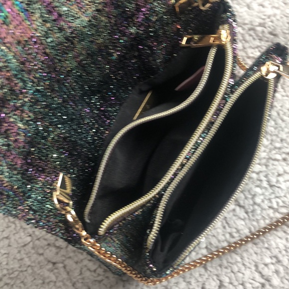 Sequence purse, three pockets, gold chain strap - Picture 6 of 11